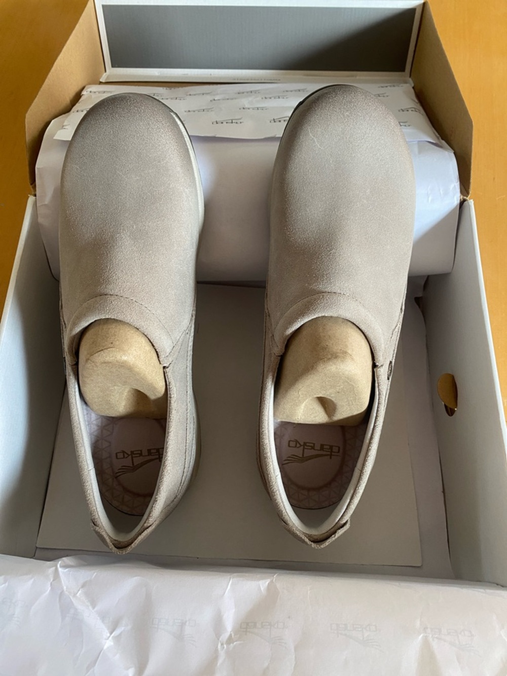 New in Box Dansko Patti Waterproof Taupe in size 40
